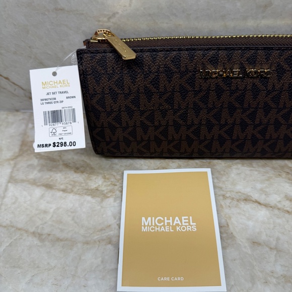 Michael Kors Jet Set Travel Large Signature Print Brown Quarter-Zip Wallet - Picture 6 of 8